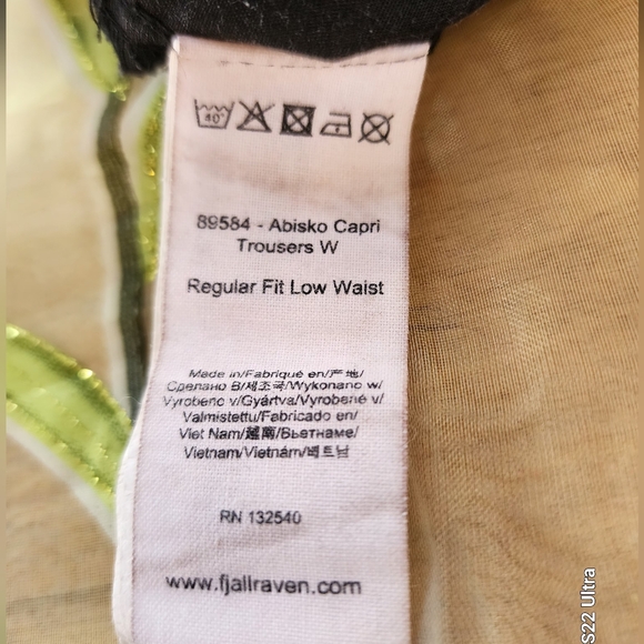 Fjallraven Black Capris for Versatile Wear - Picture 10 of 10